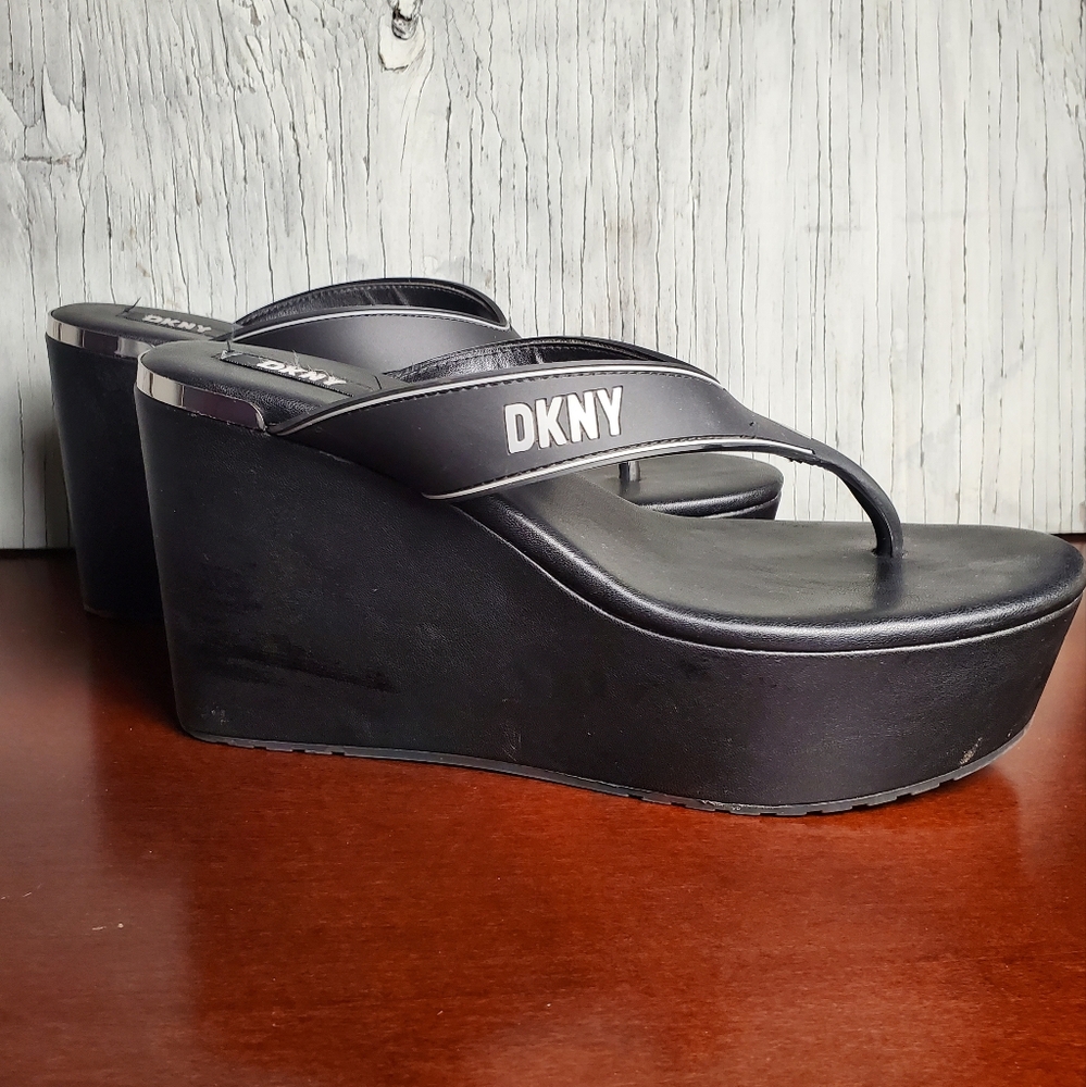DKNY Trina Platform Wedge Heel Thong Toe Sandal, 10, Black/Gray - Picture 2 of 8